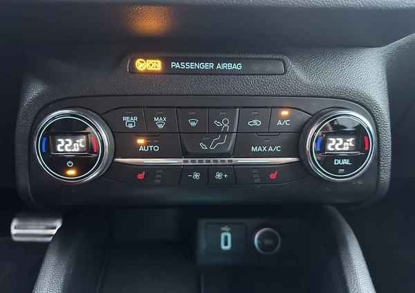 Ford Focus cena 69799 przebieg: 169344, rok produkcji 2019 z Goleniów małe 497
